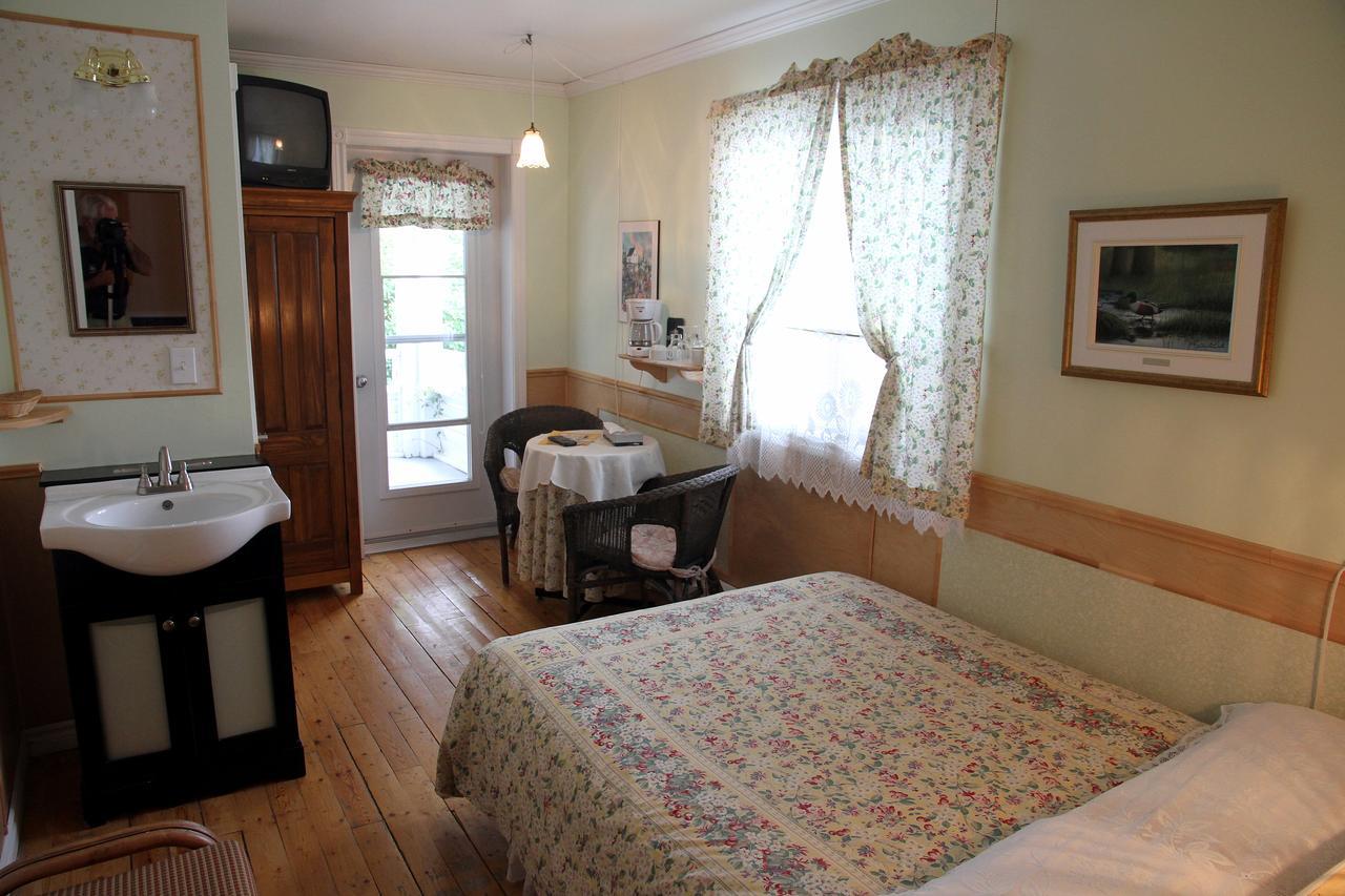 Auberge Des Cevennes LʼAnse-Saint-Jean 外观 照片