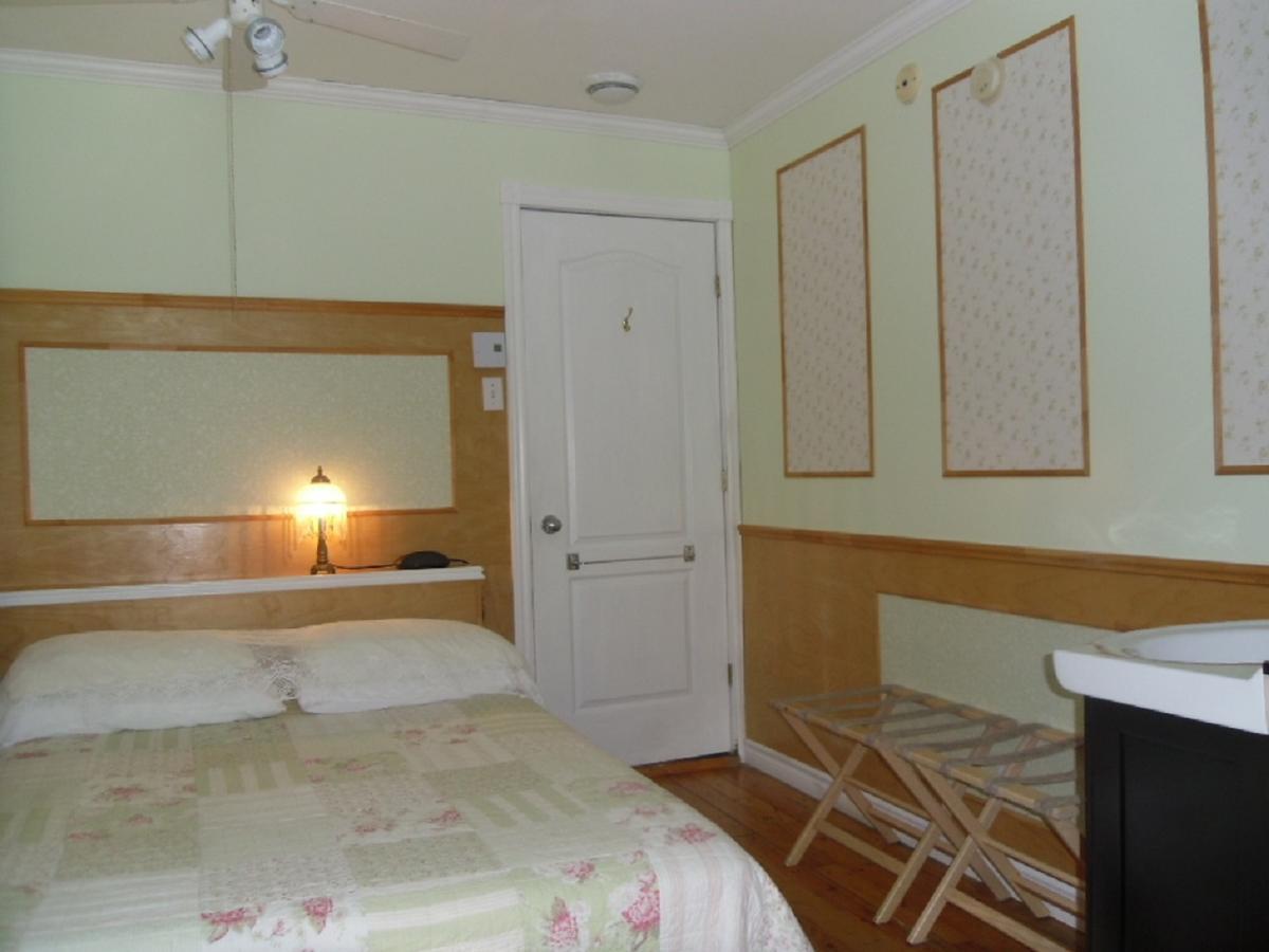 Auberge Des Cevennes LʼAnse-Saint-Jean 外观 照片